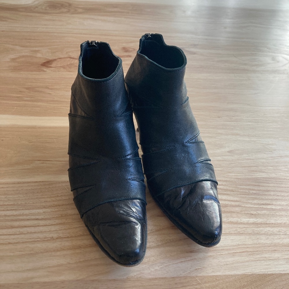 Cydwoq leather boots